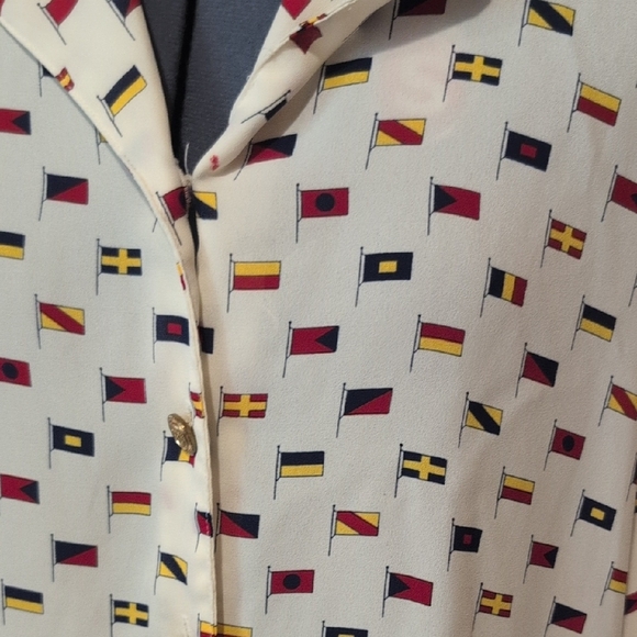 Patterned Button-Up Blouse - Picture 3 of 6